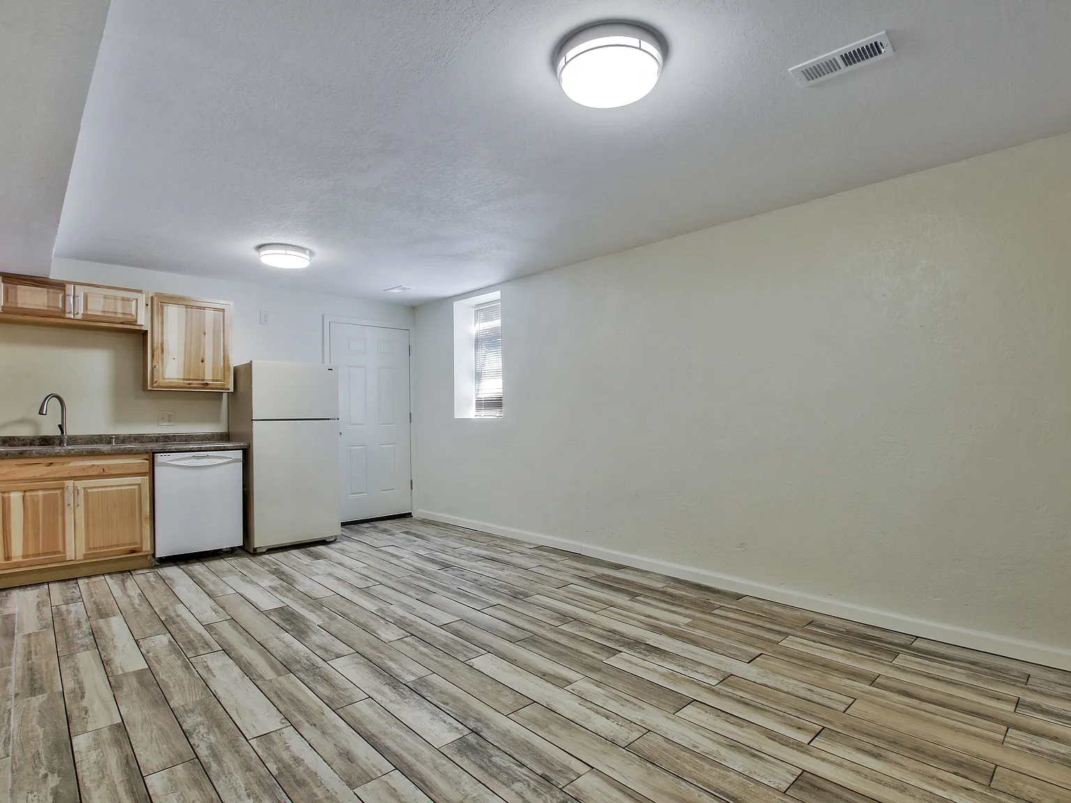 724 Laramie - 3 — Photo 4