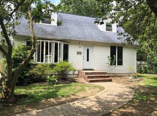 321 N Fulton Ave, Lindenhurst, NY 11757