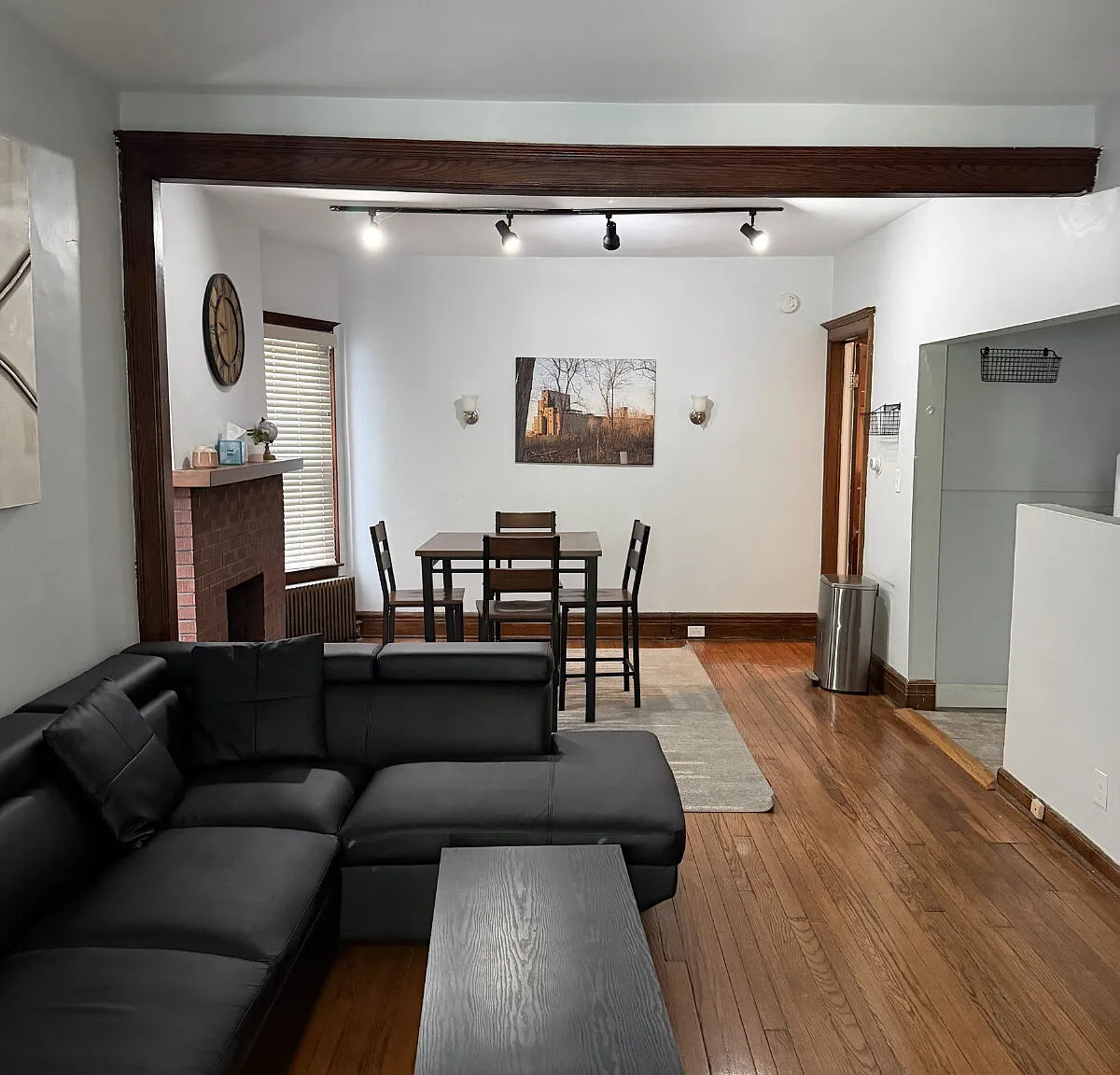 1 bed, 1.0 bath, 800 sqft, $2,200 — Photo 1