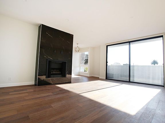 4th image of 915 3rd St APT 301