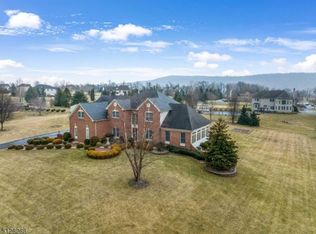 15 Surry Ln, Asbury, NJ 08802