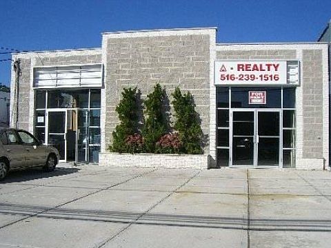 2nd image of 427 Doughty Blvd
