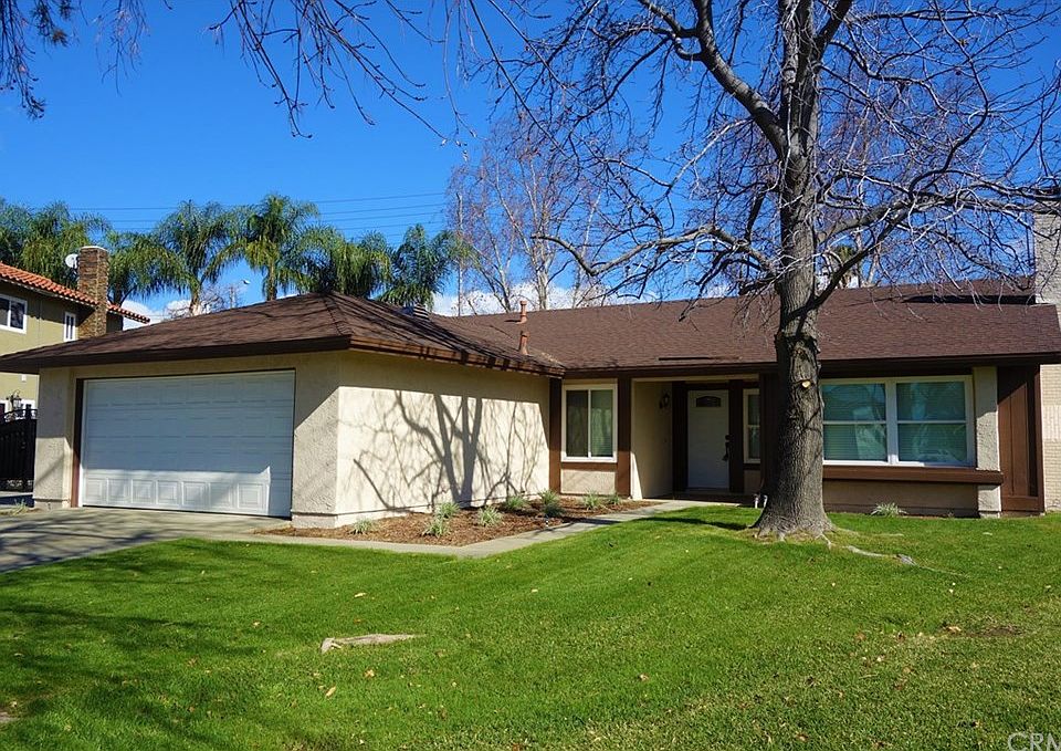 1st image of 1637 E Bermuda Dunes St