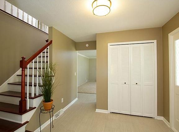 2nd image of 3961 Woodhurst Dr