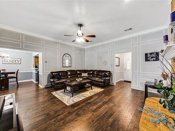 5th image of 1029 N Fannin St