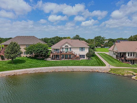 4th image of 2906 Hidden Lakes Dr