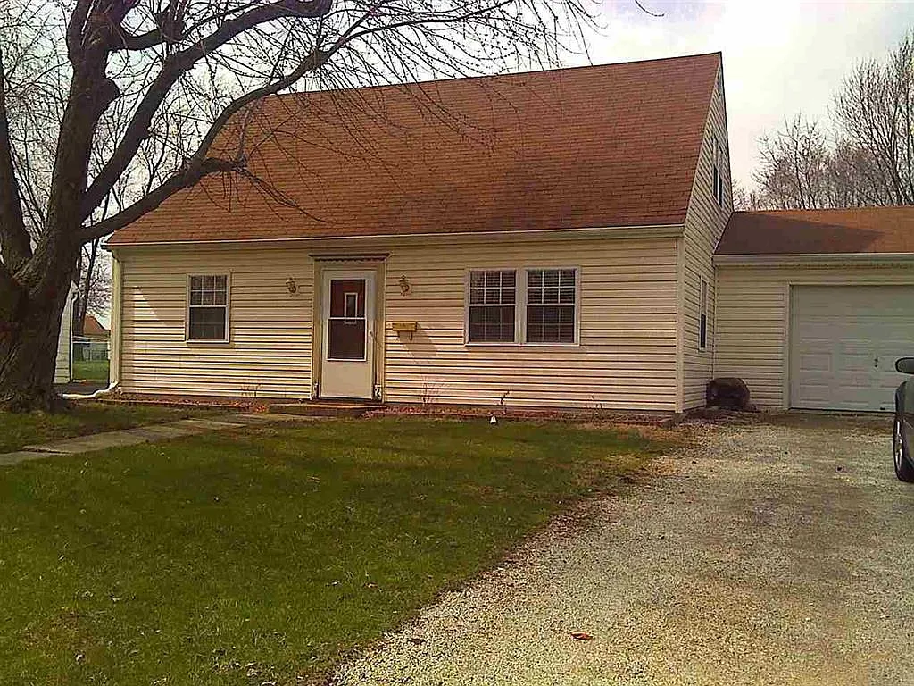 1934 Windsor Dr photo 1