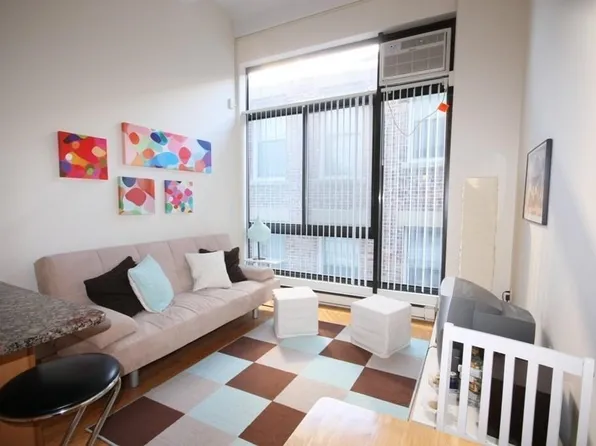 12 Stoneholm St APT 503, Boston, MA 02115