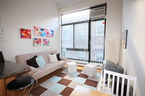 12 Stoneholm St Photo 1