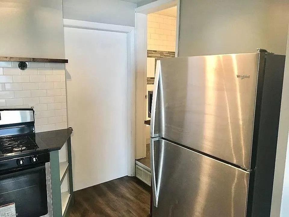 2 bed, 1000 sqft, $1,275 — Photo 4