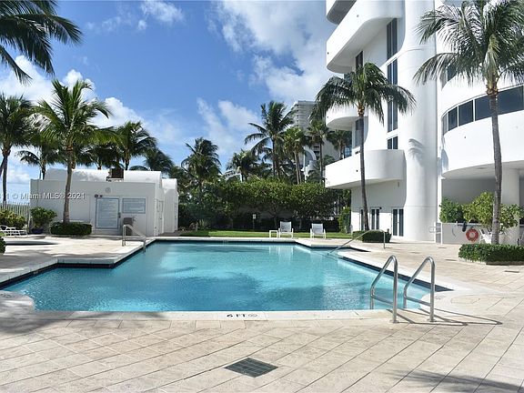 3rd image of 6365 Collins Ave #Cab25