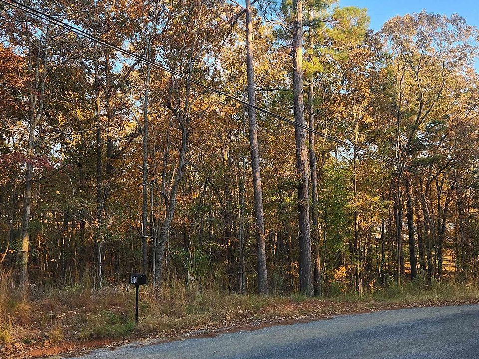 2nd image of 911 Oak Rd