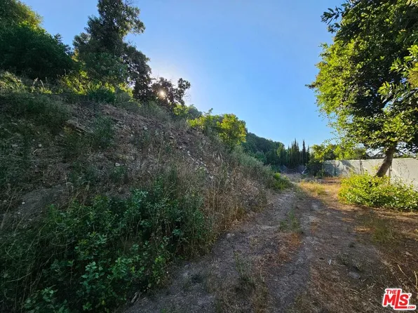 13388 Newcomb Dr, Sherman Oaks, CA 91423