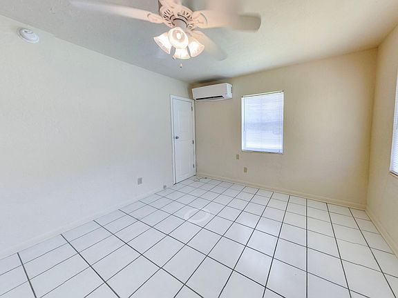4th image of 867 Campus Cir #3