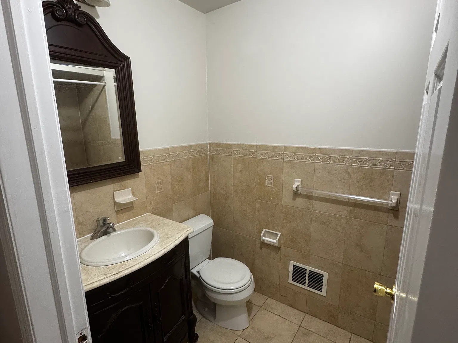 3 bed, 1300 sqft, $3,075 — Photo 3