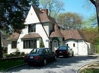 2 Ascot Rdg, Great Neck, NY 11021