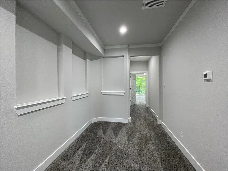 2417 N Winnetka Ave — Photo 13