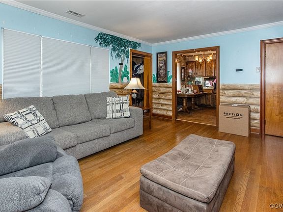 3rd image of 1108 Smithfield Ave