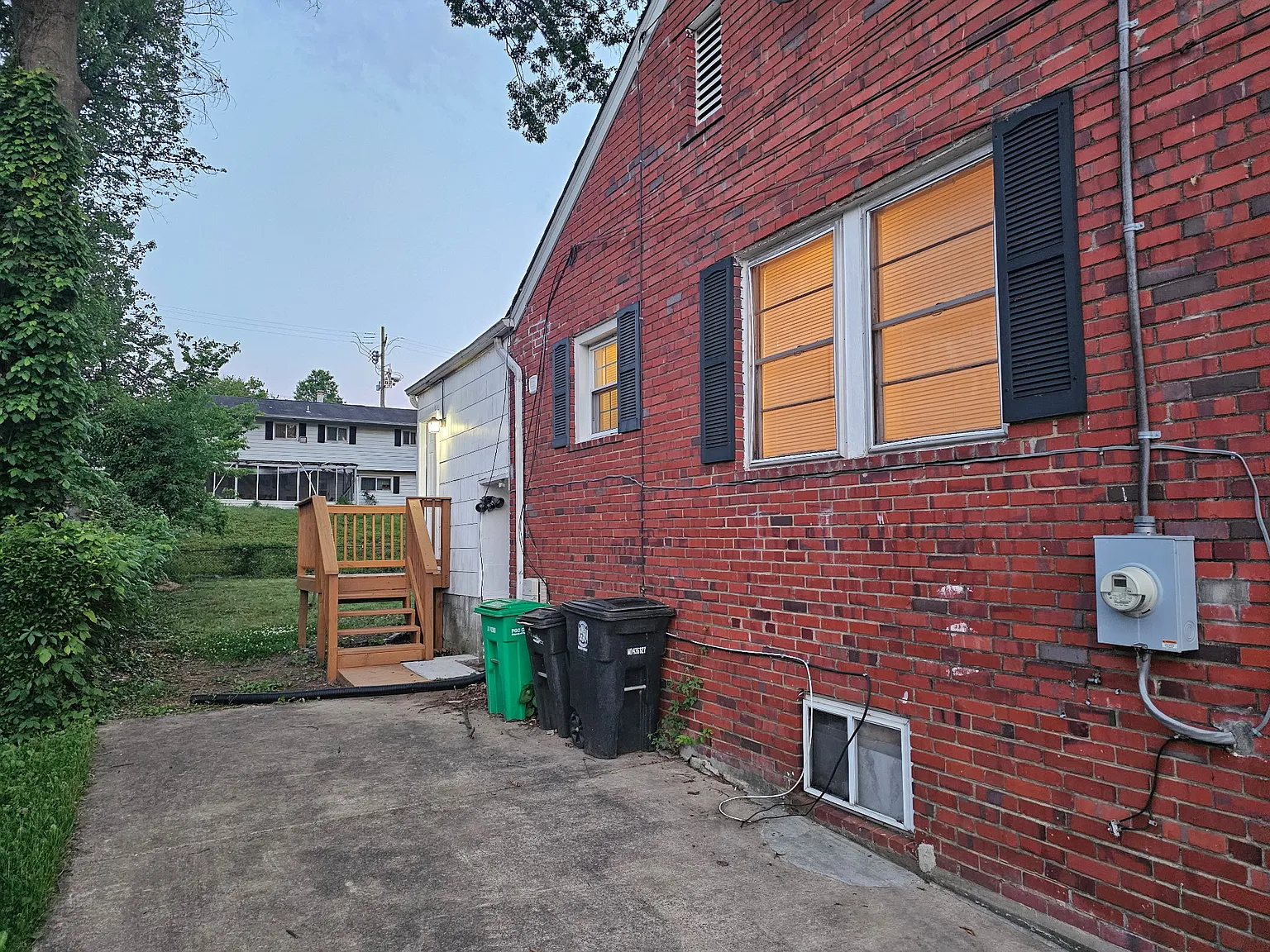 4 bed, 1260 sqft, $3,100 — Photo 2