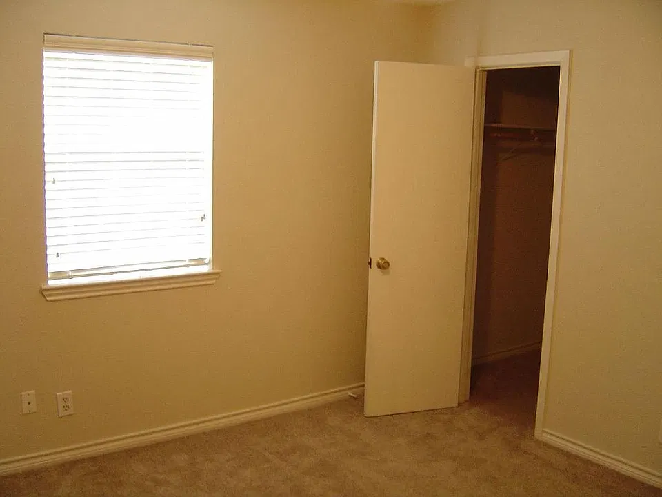 Apt B Bdrm