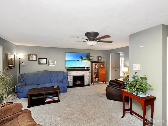 2nd image of 1302 Oaktree Dr