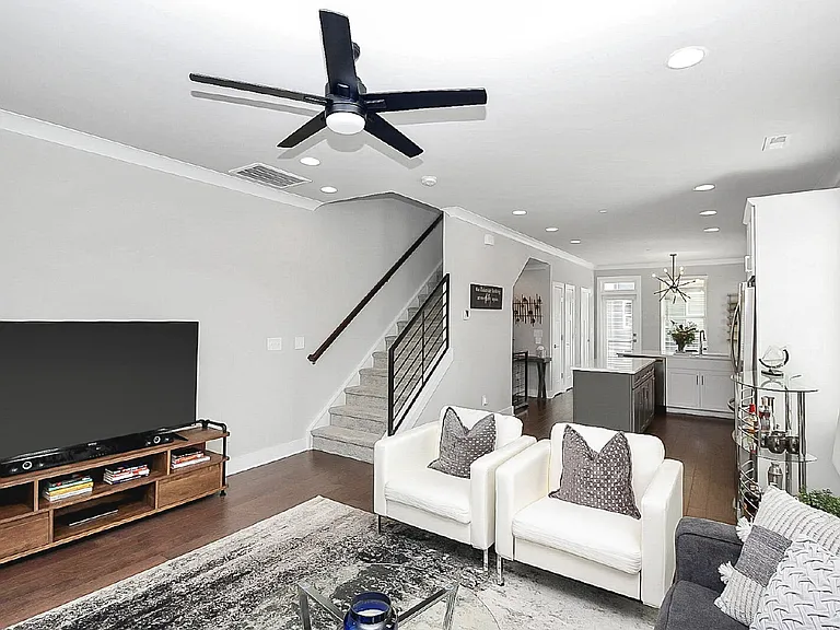 1103 Shuman View Ct — Photo 14
