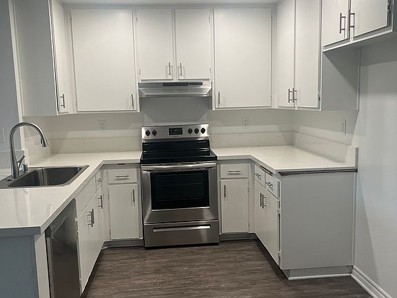Dining area to kitchen view