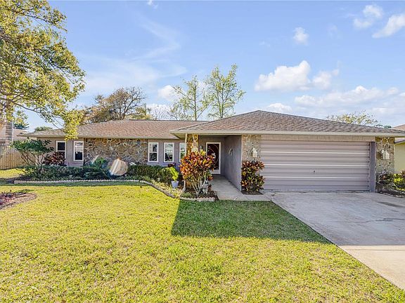 2nd image of 2828 Pine Tree Dr