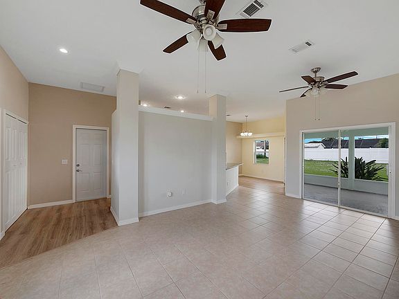 3rd image of 408 SE Gasparilla Ave