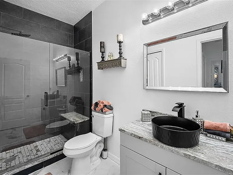 3 bed, 1855 sqft, $2,300 — Photo 2
