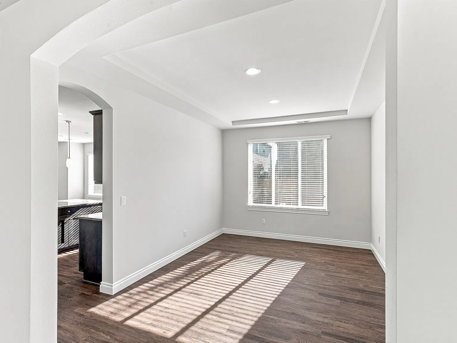 5 bed, 3356 sqft, $4,800 — Photo 3