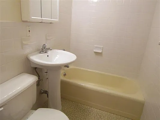 Rented by Sir Realty | media 53