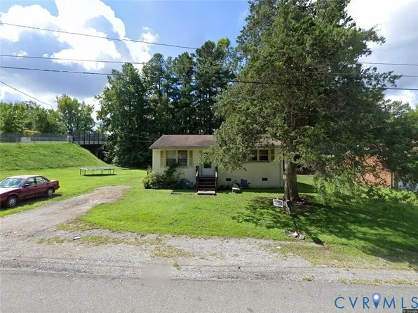 703 Falls St, Blackstone, VA 23824