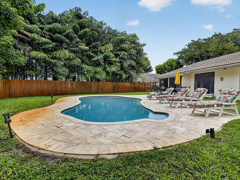 804 Foxpointe Cir — Photo 64
