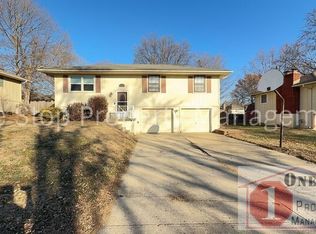 405 SW Redwood Dr, Blue Springs, MO 64014