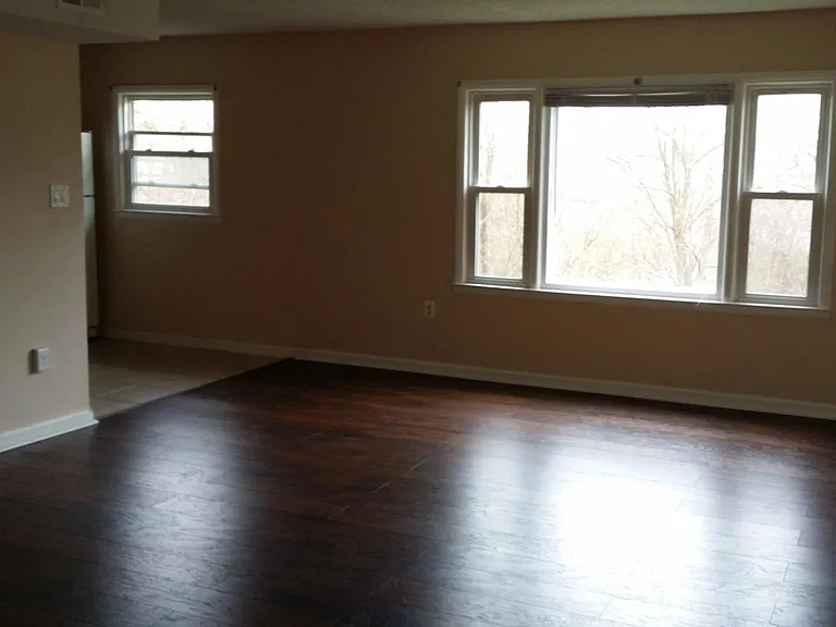9207 Douglas St #210 — Photo 7