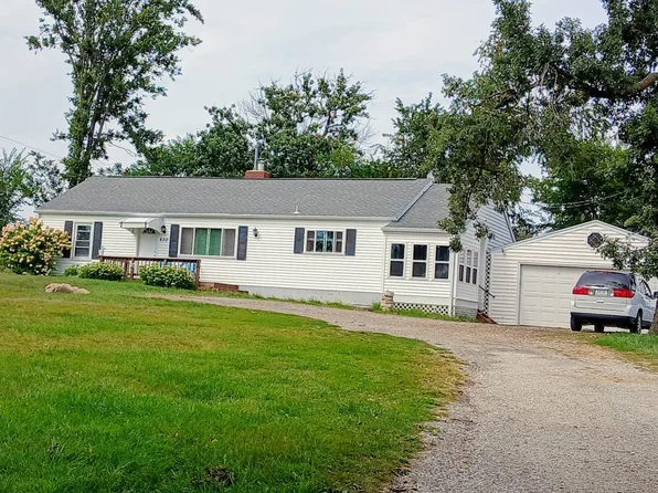 630 E Main St, Robins, IA 52328