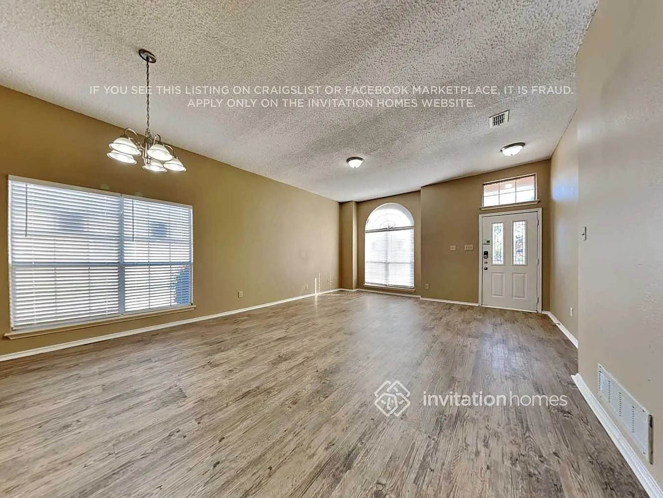 2060 Camelot Dr Lewisville, TX 75067 — Photo 3