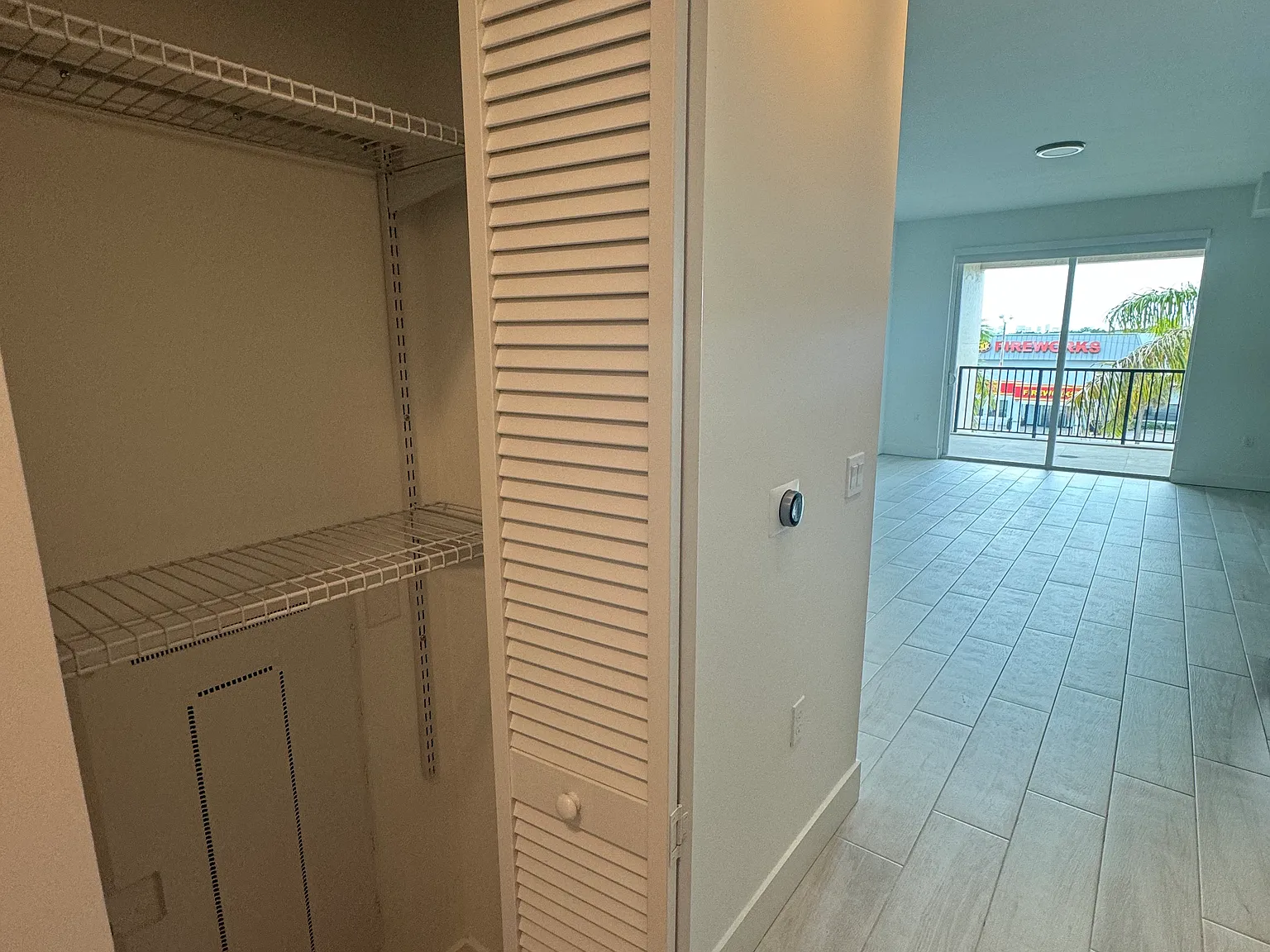 Studio, 560 sqft, $1,775 — Photo 3