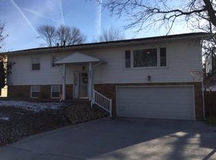 3335 Santa Maria Dr, Waterloo, IA 50702