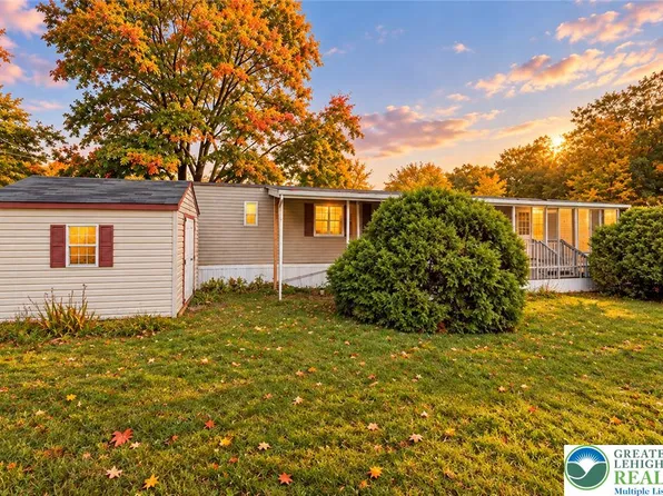 338 S Upper Pmhe Dr, East Stroudsburg, PA 18302