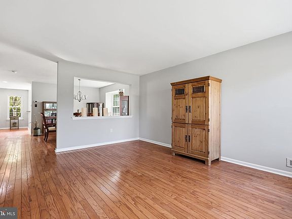 3rd image of 45 Honey Locust Ln