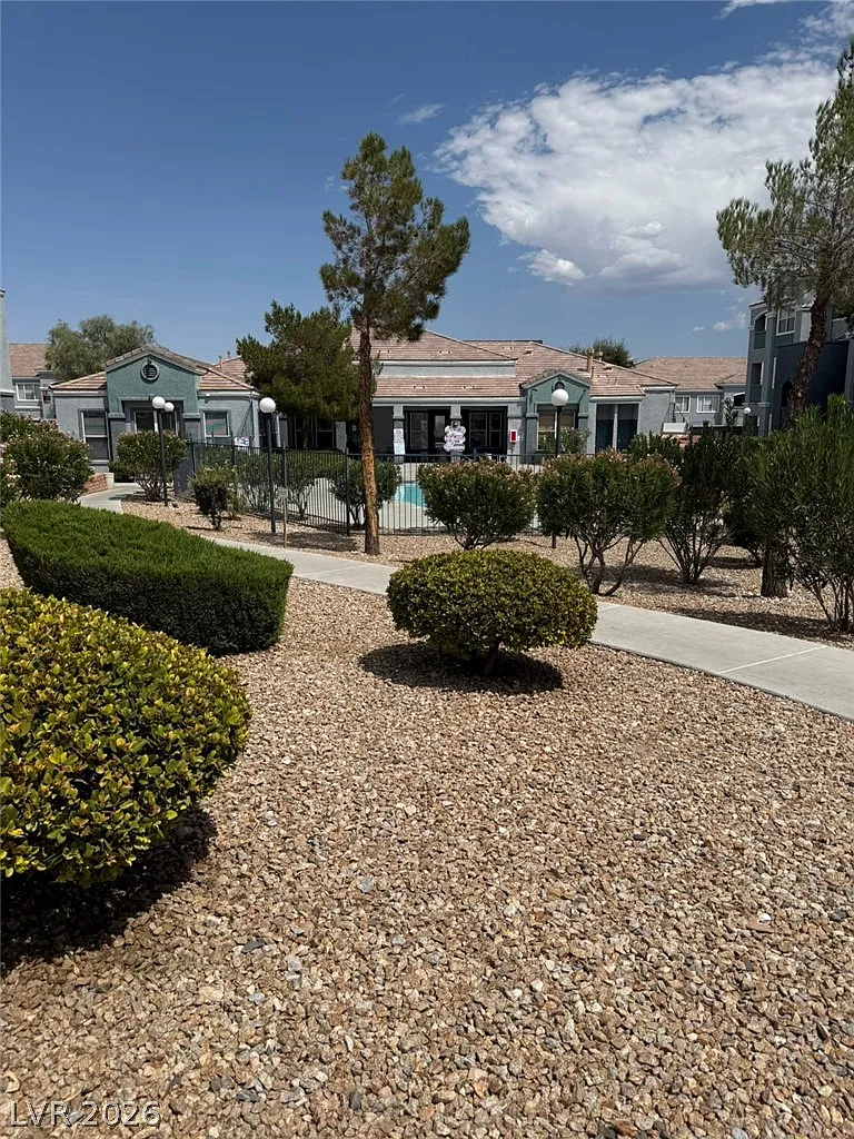 2 bed, 7.0 bath, 1028 sqft, $1,325 — Photo 2