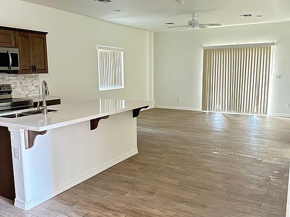 3rd image of 1494 Bluffs Cir