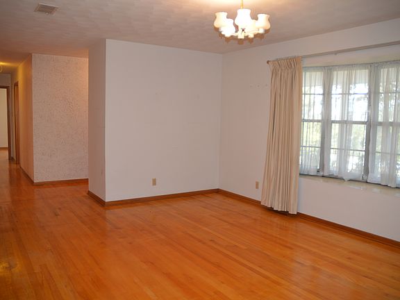 4th image of 561 Kyker Cir