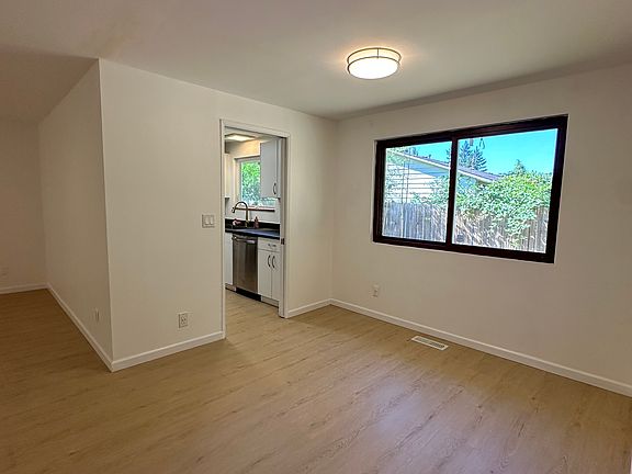 5th image of 4904 NE 9th St