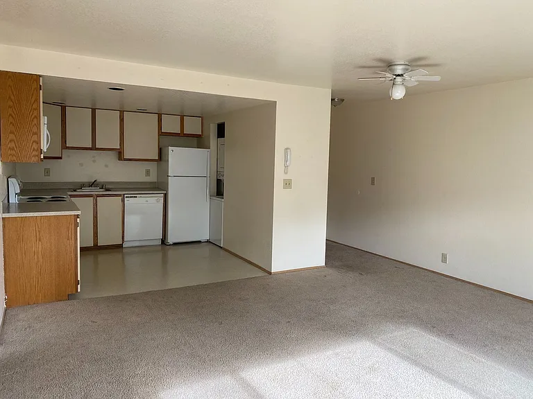 University Court Apartments — Photo 45
