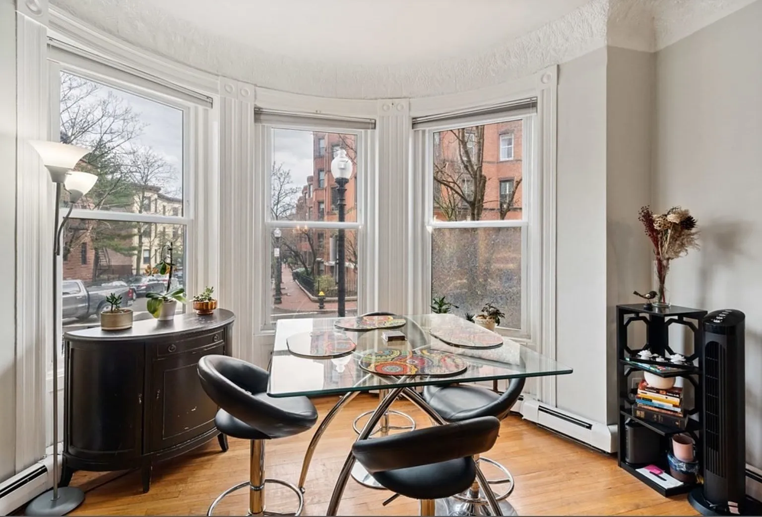 2 bed, 1.0 bath, 900 sqft, $3,900 — Photo 2