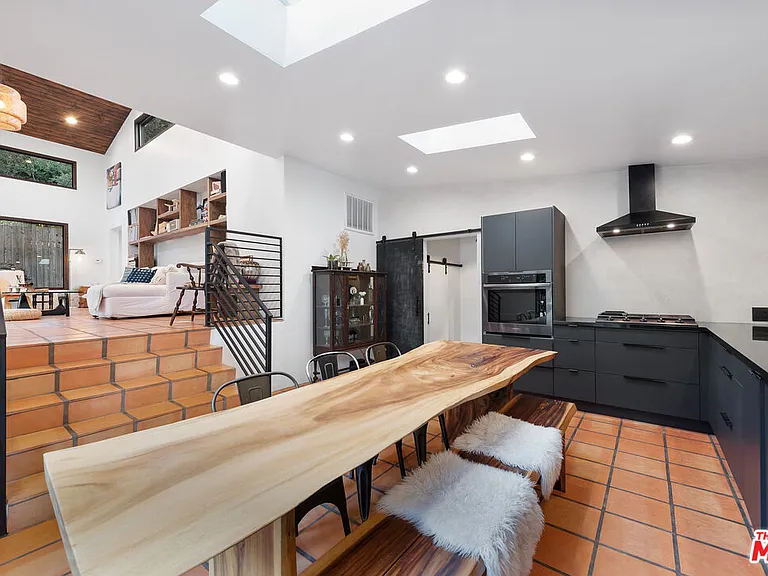 1362 Old Topanga Canyon Rd — Photo 11