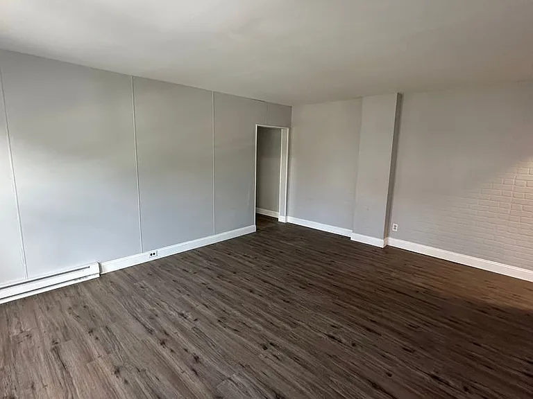 134 Macdade Blvd — Photo 11